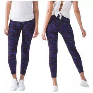 lululemon athletica Wunder Under Purple Camouflage mid-rise crop size 4